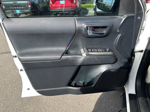Used 2019 Toyota Tacoma TRD Pro AWD/4WD image 13