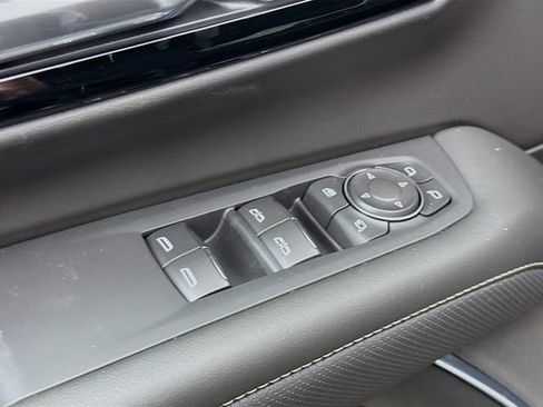 New 2026 Chevrolet Suburban Premier image 20