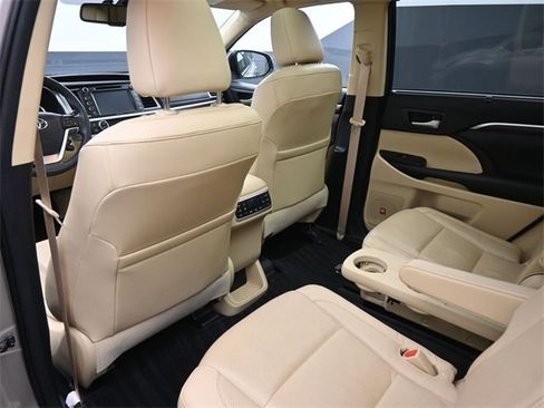 Used 2015 Toyota Highlander Limited image 10