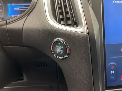 Used 2024 Ford Edge Titanium image 16
