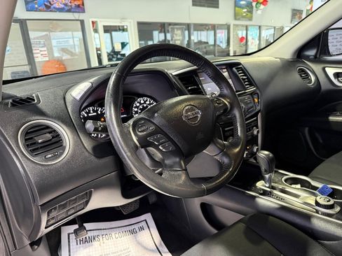 Used 2019 Nissan Pathfinder SV image 28