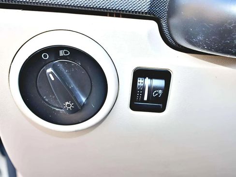 Used 2007 Volkswagen Beetle 2.5 Convertible 2D image 11