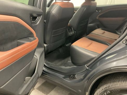 Used 2025 Subaru Forester Touring w/ Popular Package - Touring AWD/4WD image 28