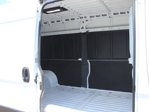 Used 2025 RAM ProMaster 2500 w/ Convenience Group FWD image 24