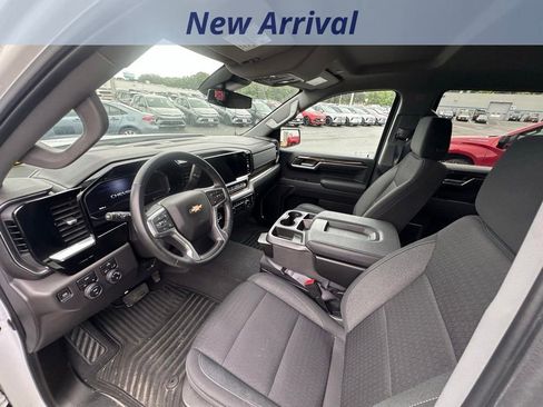 Used 2023 Chevrolet Silverado 1500 LT AWD/4WD image 10