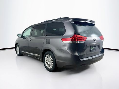 Used 2013 Toyota Sienna XLE FWD image 5
