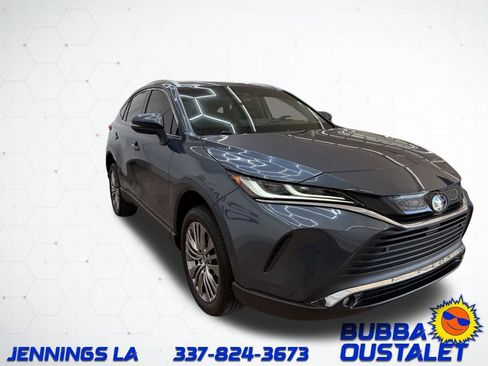 Used 2024 Toyota Venza XLE image 8