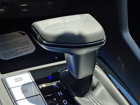 New 2026 Hyundai Elantra Limited FWD image 8