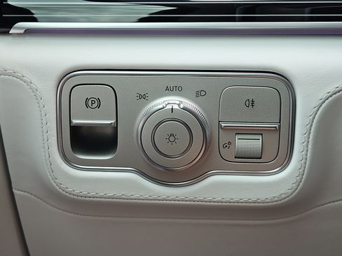 Certified 2025 Mercedes-Benz Maybach GLS 600 4MATIC image 19