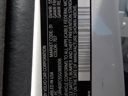 Certified 2025 Volvo S60 T8 Plus AWD/4WD image 32
