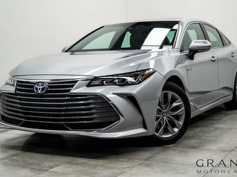 Used 2021 Toyota Avalon XLE w/ Moonroof Package image 1