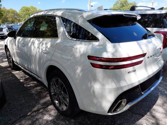Used 2025 Genesis GV70 2.5T AWD/4WD image 4