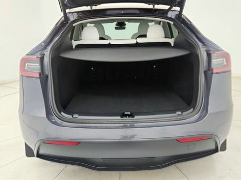 Used 2023 Tesla Model Y Long Range AWD/4WD image 29