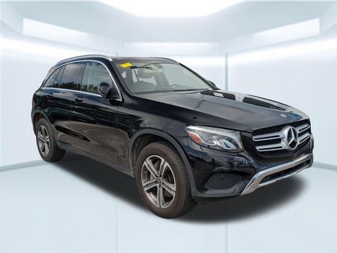 Used 2019 Mercedes-Benz GLC 300 4MATIC image 3