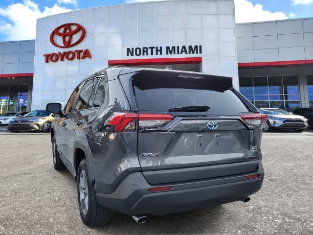 Used 2022 Toyota RAV4 XLE AWD/4WD image 3
