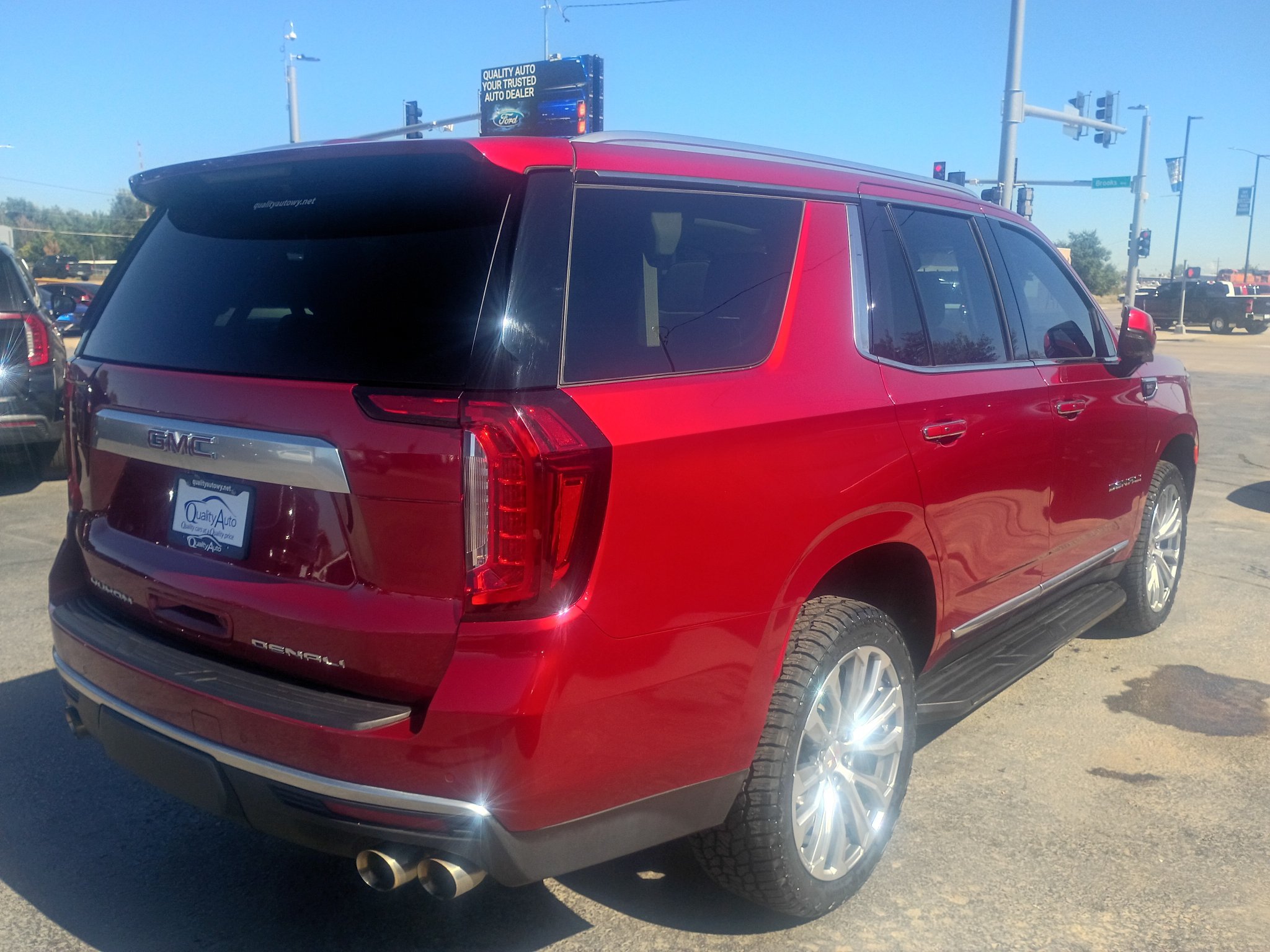 Used 2023 GMC Yukon Denali AWD/4WD image 6