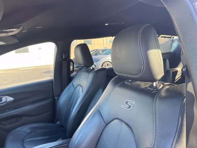 Used 2019 Chrysler Pacifica Touring-L Plus w/ Advanced Safetytec Group FWD image 5