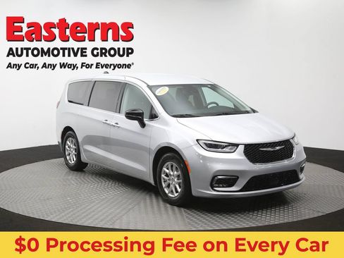 Used 2024 Chrysler Pacifica Touring-L FWD image 51