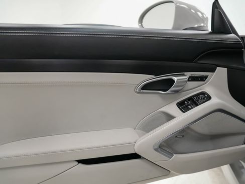 Used 2024 Porsche 718 Boxster GTS RWD image 19