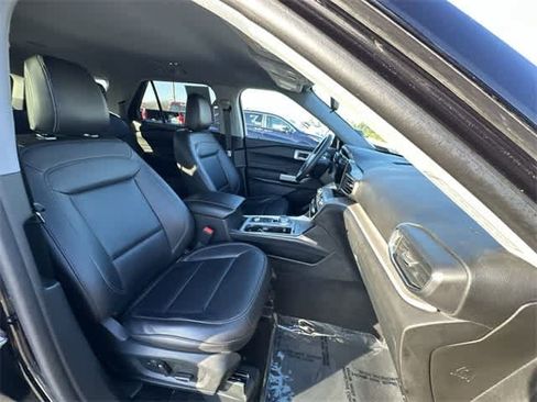 Used 2023 Ford Explorer XLT w/ Equipment Group 202A image 21
