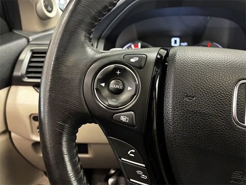 Used 2018 Honda Pilot Touring image 15