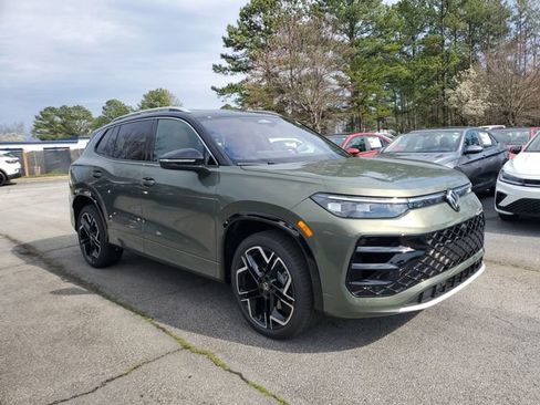 New 2026 Volkswagen Tiguan SEL R-Line image 3