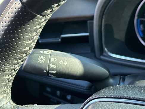 Used 2021 Toyota Avalon Limited image 10