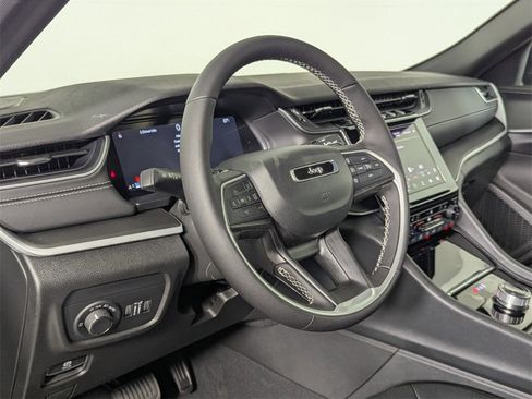 New 2025 Jeep Grand Cherokee Laredo X image 11