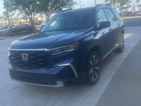 Used 2025 Honda Pilot Touring image 2