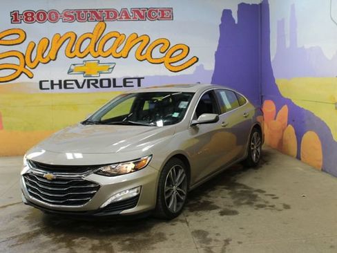 Used 2023 Chevrolet Malibu LT w/ Driver Confidence Package FWD image 2