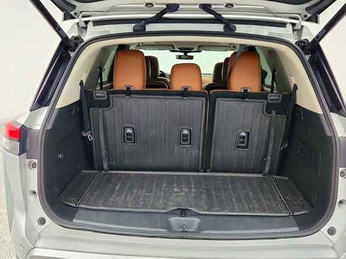 Used 2023 Nissan Pathfinder Platinum image 25
