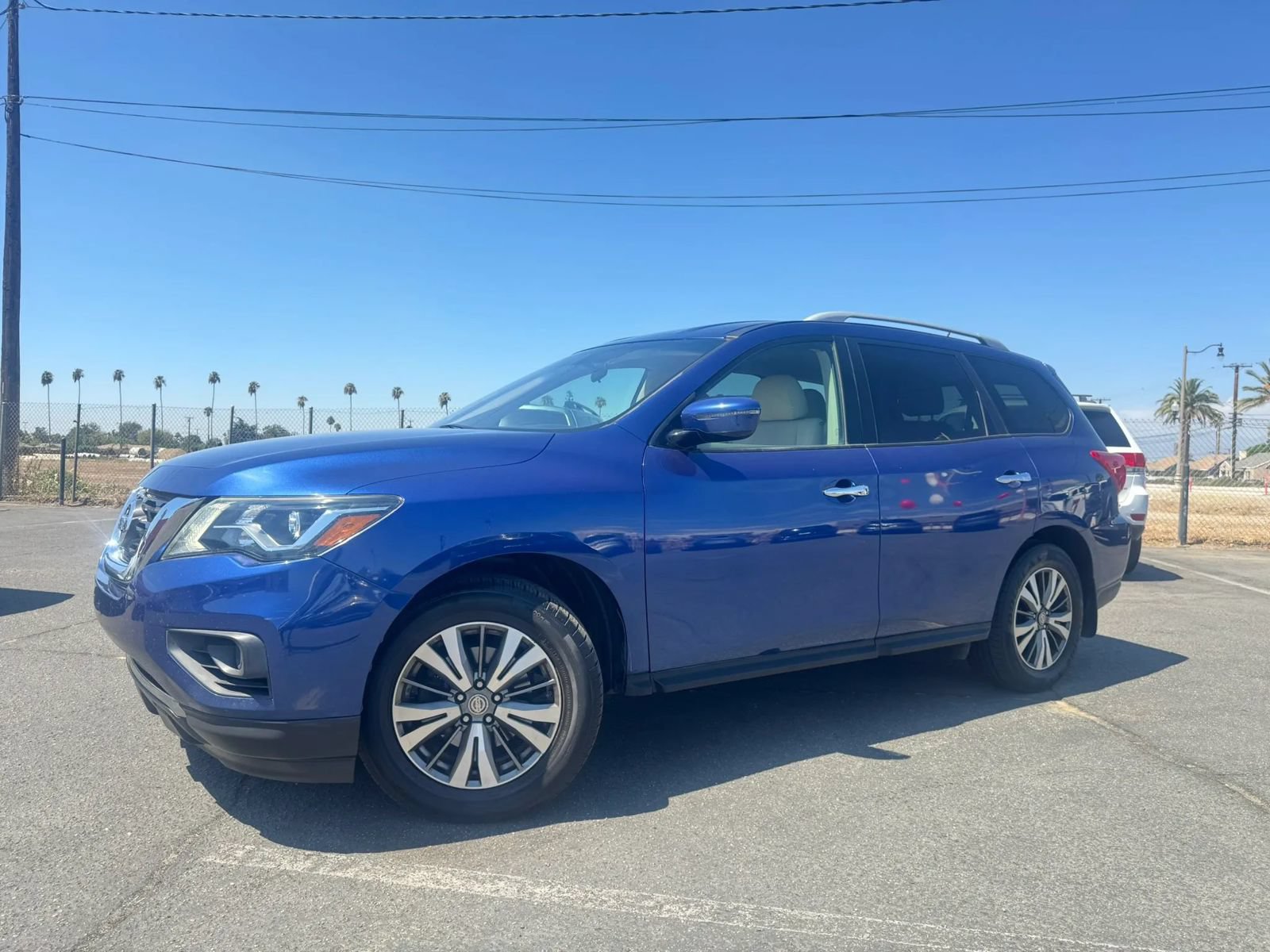 Used 2017 Nissan Pathfinder S FWD image 2