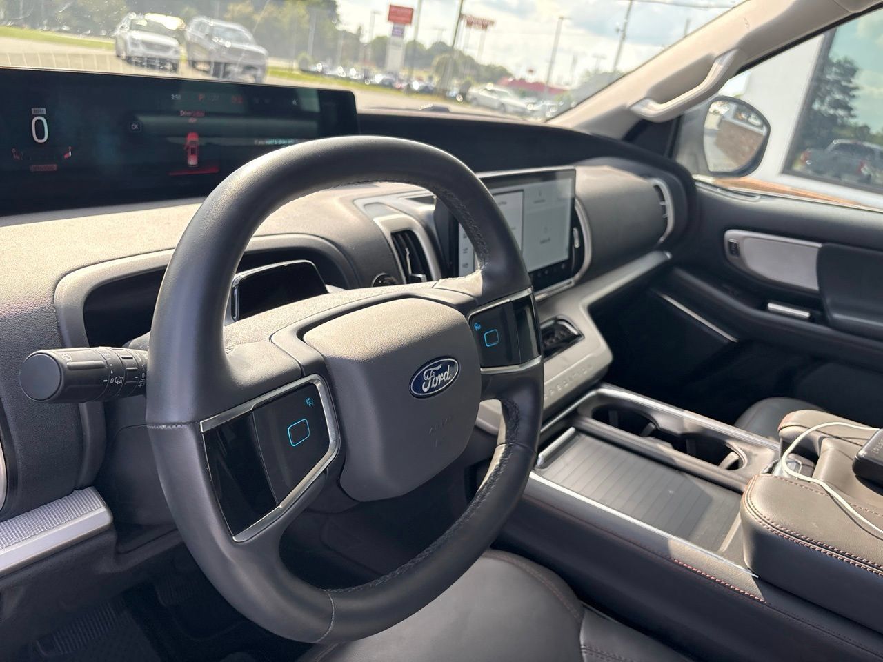 Used 2025 Ford Expedition Active AWD/4WD image 4