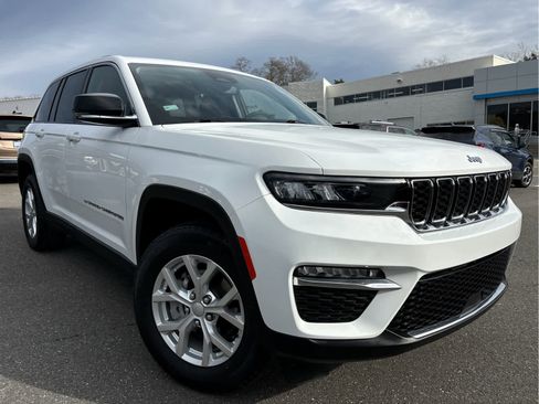 Used 2023 Jeep Grand Cherokee Limited image 2