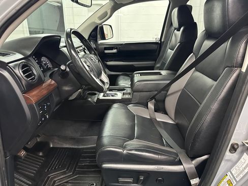 Used 2019 Toyota Tundra Limited w/ Limited Premium Package AWD/4WD image 20