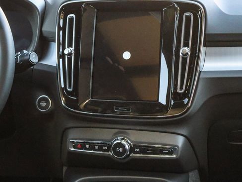 New 2026 Volvo XC40 B5 Ultra w/ Climate Package image 25