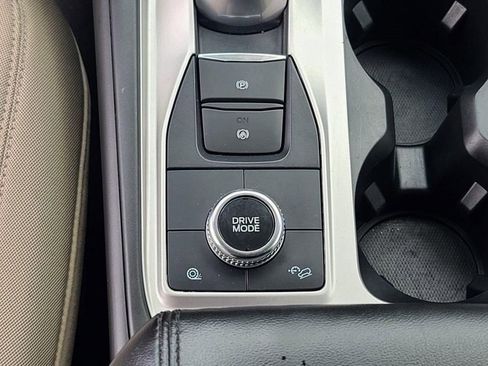 Used 2022 Ford Explorer XLT image 23