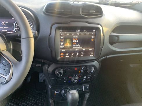 Used 2022 Jeep Renegade Latitude image 12