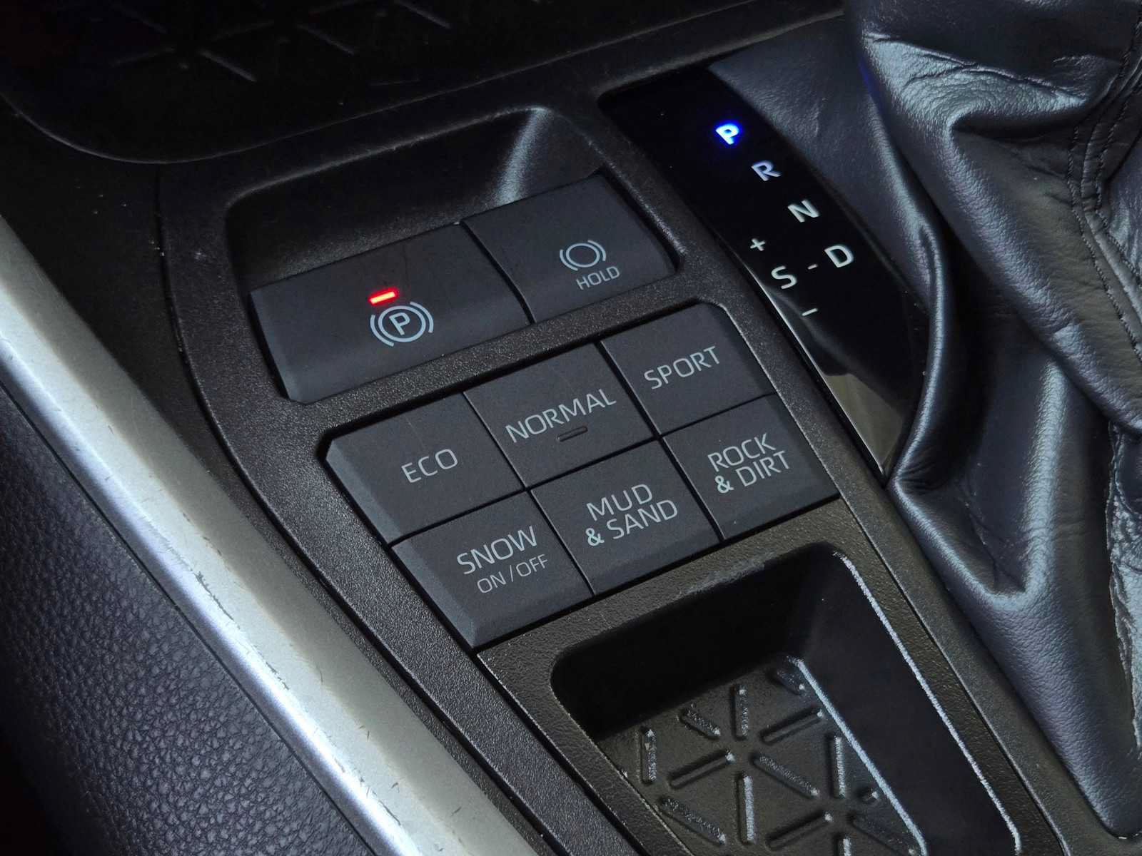 Certified 2025 Toyota RAV4 LE AWD/4WD image 17