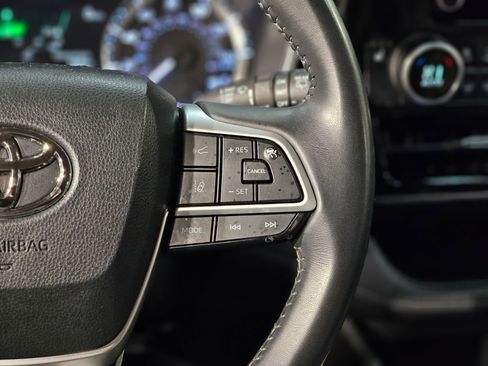 Used 2024 Toyota Highlander XLE image 29