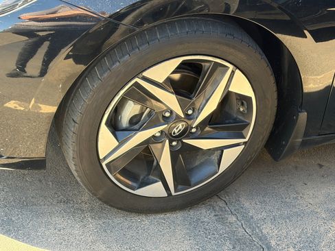 Used 2023 Hyundai Elantra SEL w/ Convenience Package image 6