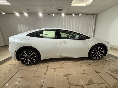 New 2026 Toyota Prius Plug-In Hybrid FWD image 6