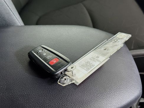 Used 2023 Toyota RAV4 XLE w/ Convenience Package image 33