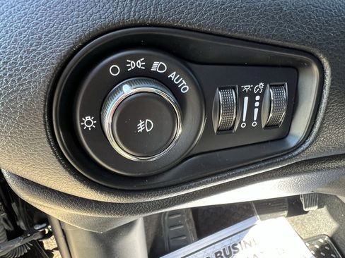 Used 2022 Jeep Renegade Latitude image 27