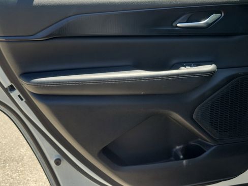 Used 2023 Jeep Grand Cherokee L Laredo image 14