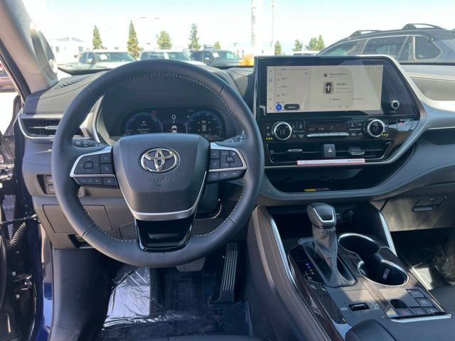 Certified 2026 Toyota Highlander Platinum AWD/4WD image 15