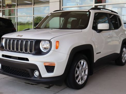 Used 2019 Jeep Renegade Latitude FWD image 3