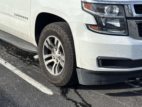 Used 2018 Chevrolet Suburban LT image 5