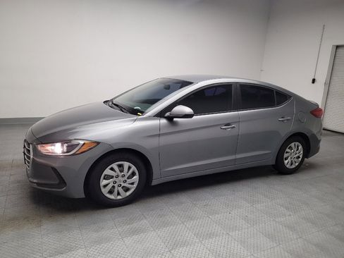 Used 2018 Hyundai Elantra SE FWD image 2