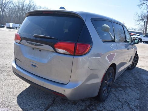 Used 2019 Chrysler Pacifica Touring Plus w/ S Appearance Package image 8